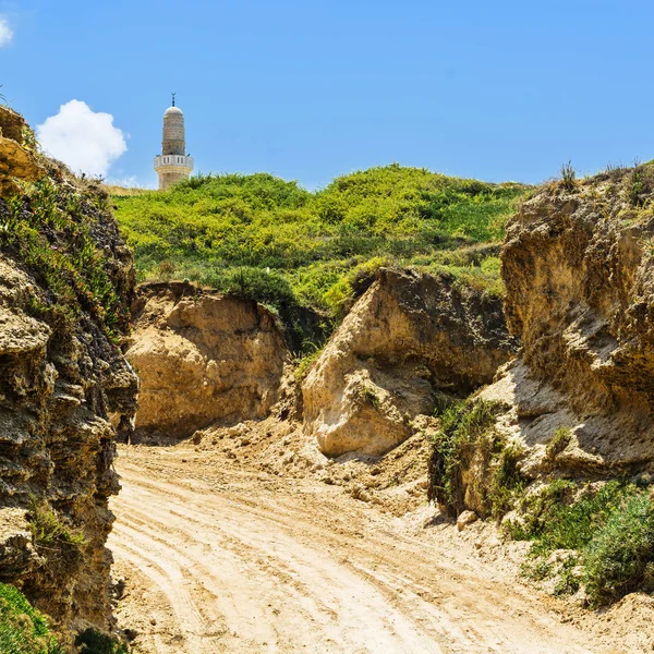 Caminho que conduz à mesquita árabe em Israel — Fotografia de Stock