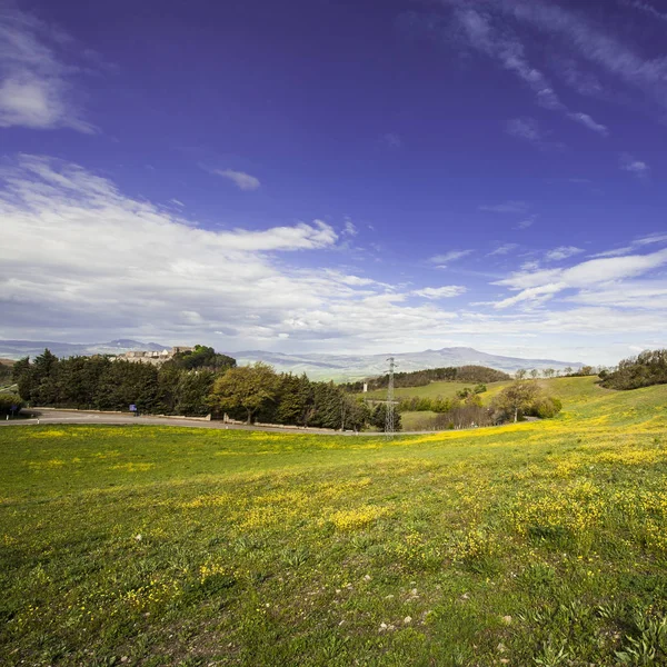 Paisaje italiano con Trevinano — Foto de Stock