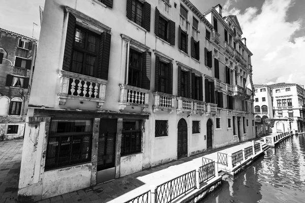 Kanał-ulica w mieście Wenecja — Zdjęcie stockowe