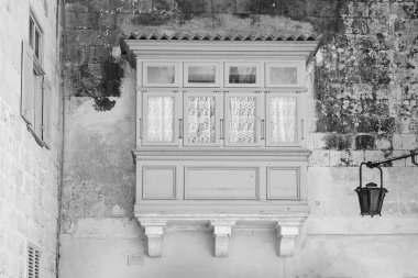 Mdina içinde geleneksel Malta balkon.