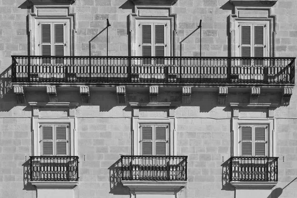 Традиційні Мальтійська windows — стокове фото