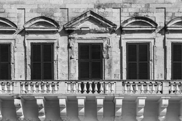 Traditionelle maltesische Fenster — Stockfoto