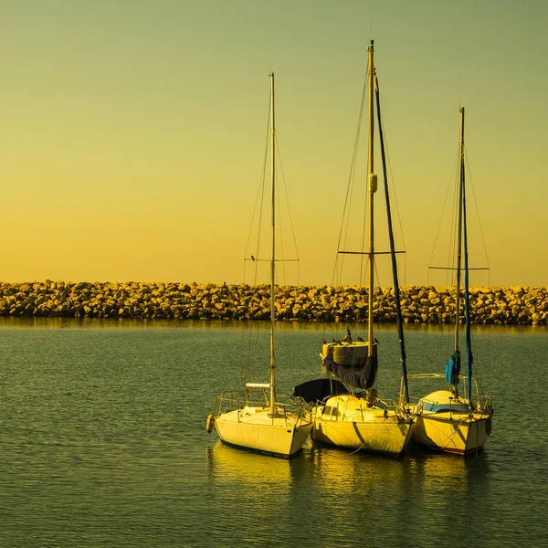 Yachts at sunrise in Tel Aviv — Stock Photo, Image