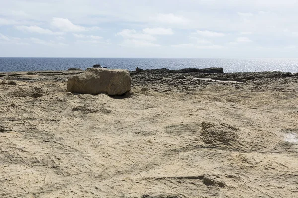 Wytrzymała linia brzegowa wyspy Gozo — Zdjęcie stockowe