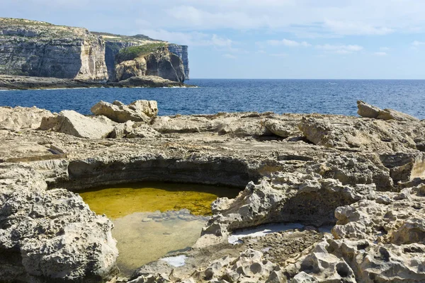 Σκληρή ακτογραμμή του νησιού Gozo — Φωτογραφία Αρχείου
