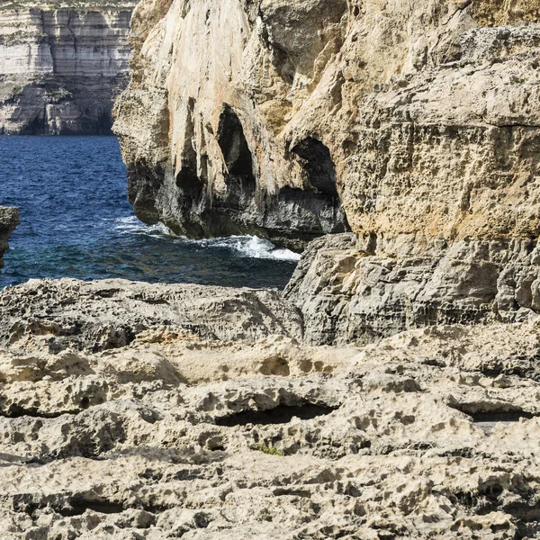 Costa frastagliata dell'isola di Gozo — Foto Stock