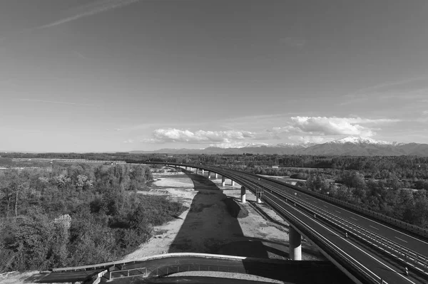 Moderne snelweg in Piemonte — Stockfoto