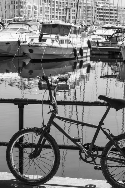 Bicycle on the embankment of Malta — Stock Photo, Image