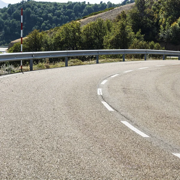 Winding asphalt road in Spain — Stock Photo, Image