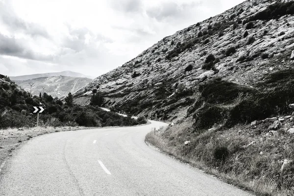 Winding asphalt road in Spain — Stock Photo, Image