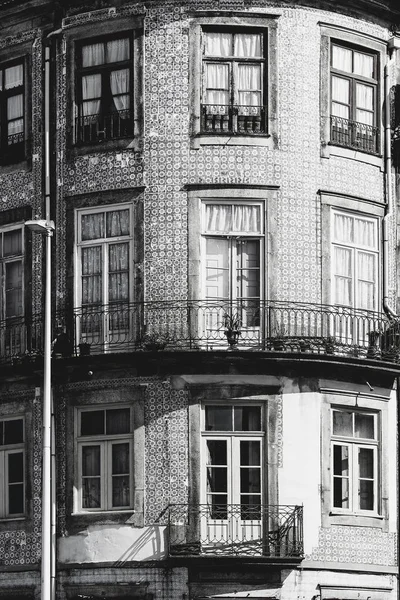 Seramik bir cephe süslemeleri 