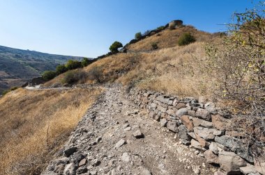 Gamla doğa rezerv İsrail Golan Tepeleri bulunan. Arkeolojik ve Celile Denizi görünümü