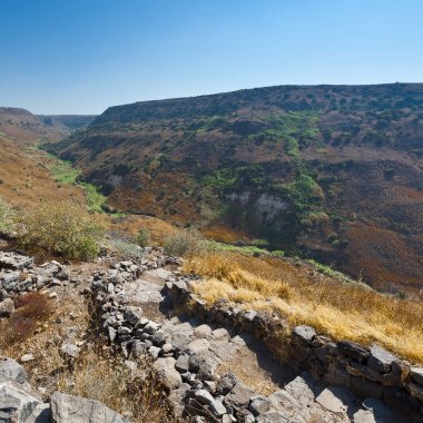 İsrail 'in Golan Tepeleri' nde yer alan Gamla doğa rezervi. Arkeolojik alanlara bakış