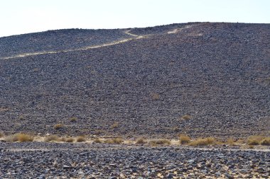 İsrail 'deki Negev Çölü' nün Rocky tepelerinin sonsuz ıssızlığı. Ortadoğu 'nun nefes kesici manzarası ve doğası.