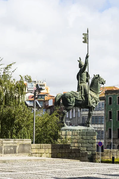 Pomnik Konny Vimara Peres Porto Tle Tradycyjnych Portugalskich Fasady Czasem — Zdjęcie stockowe