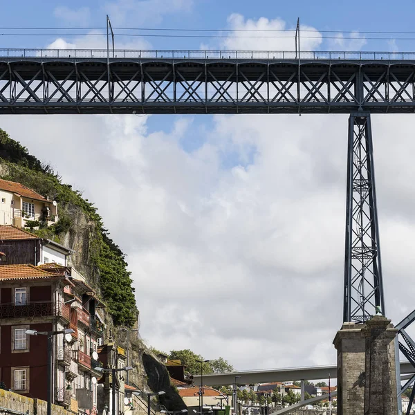 Мост Построенный Эйфелевой Башней Историческом Центре Города Порту Традиционными Португальскими — стоковое фото