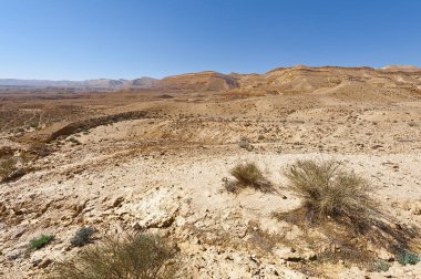İsrail 'deki Negev Çölü' nün kayalık tepeleri.