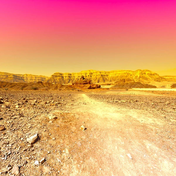 İsrail çölde azgın renkleri.