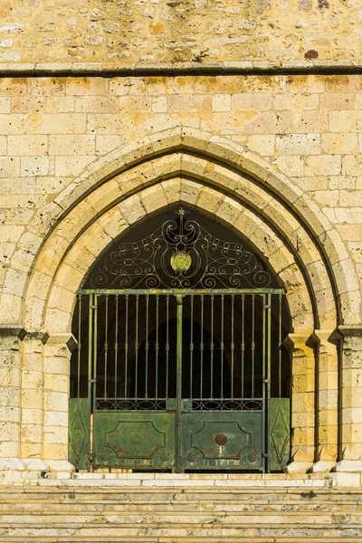 Steel patterned gates — Stock Photo, Image