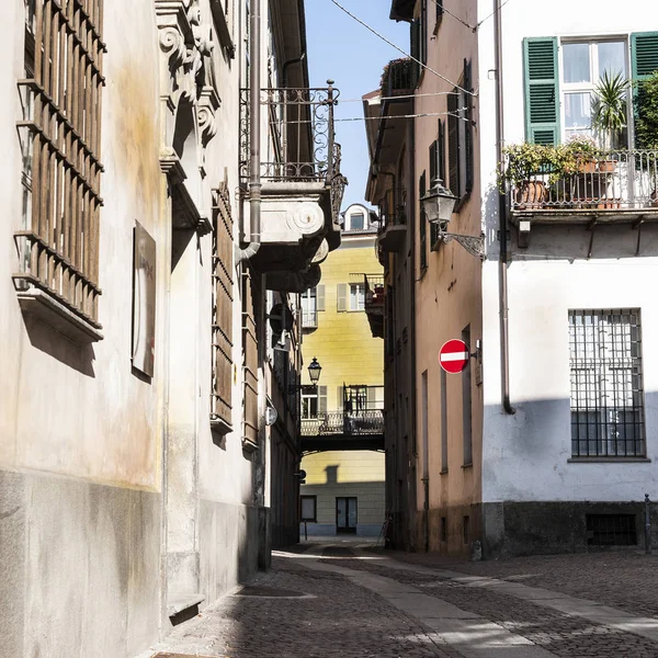 Lámparas y balcones italianos — Foto de Stock