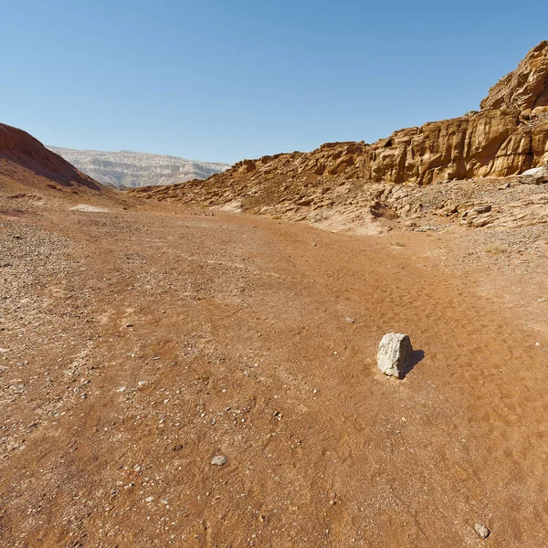 憂鬱とイスラエルの砂漠の空虚さ. — ストック写真