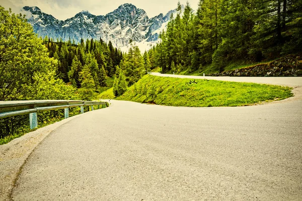 Serpentinenstraße — Stockfoto