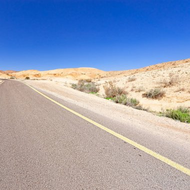 İsrail 'deki Negev Çölü' nde Sarmal Asfalt Yolu
