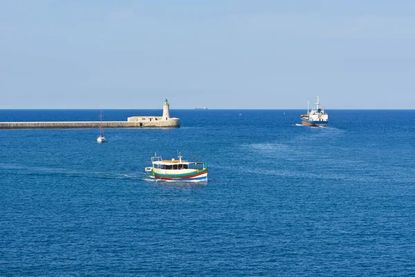 Cargo Ship Leaves Harbor Valletta Lighthouses Indicate Entrance Ports Malta — Stock Photo, Image