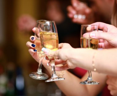 Neşelenmeye şampanya