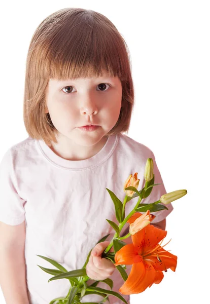 Ragazza che tiene fiore arancione — Foto Stock