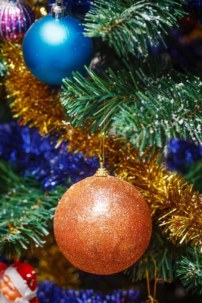 Dekoration bollar på julgran — Stockfoto