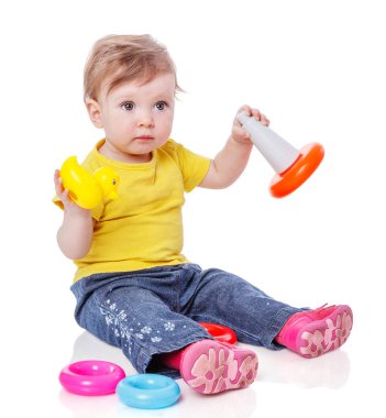 Pyramide oynayan kız