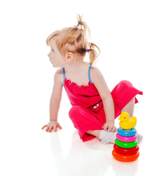 Menina jogando pirâmide — Fotografia de Stock