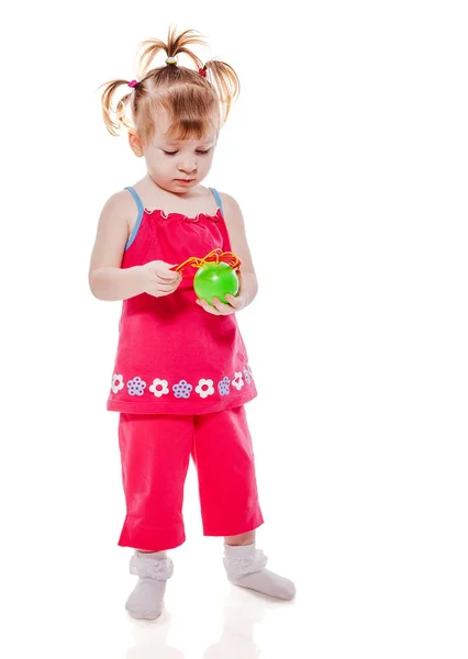 Κορίτσι παίζει μπάλα — Φωτογραφία Αρχείου