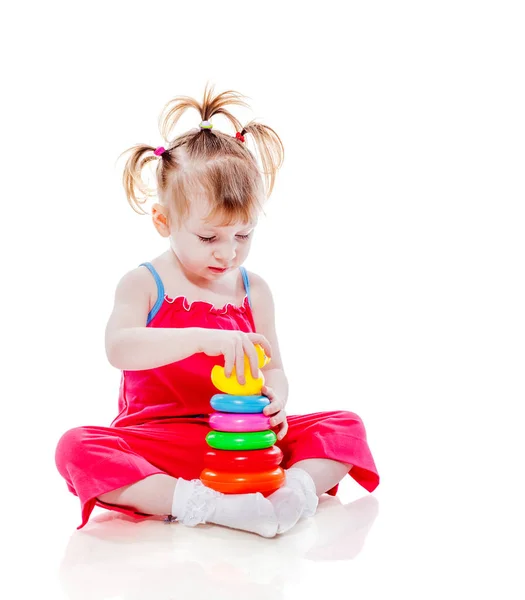 Дівчинка грає піраміда — стокове фото