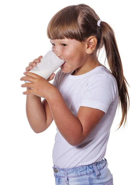 Menina adora leite — Fotografia de Stock