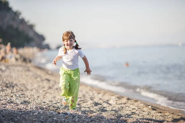 Running on beach — Stock Photo, Image