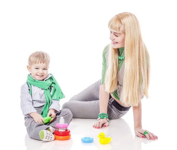 Mutter spielt mit Sohn — Stockfoto