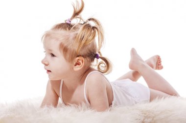  yatakta yatan toddler kız