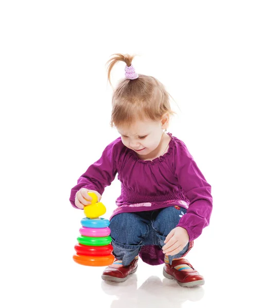 Menina jogando pirâmide — Fotografia de Stock