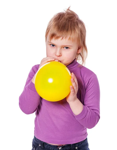 Menina inflando balão — Fotografia de Stock