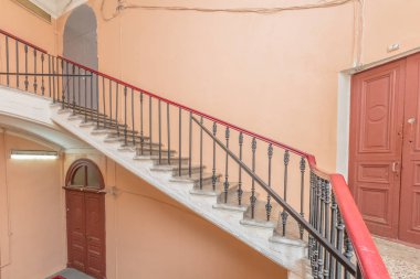 apartmanın merdiven 