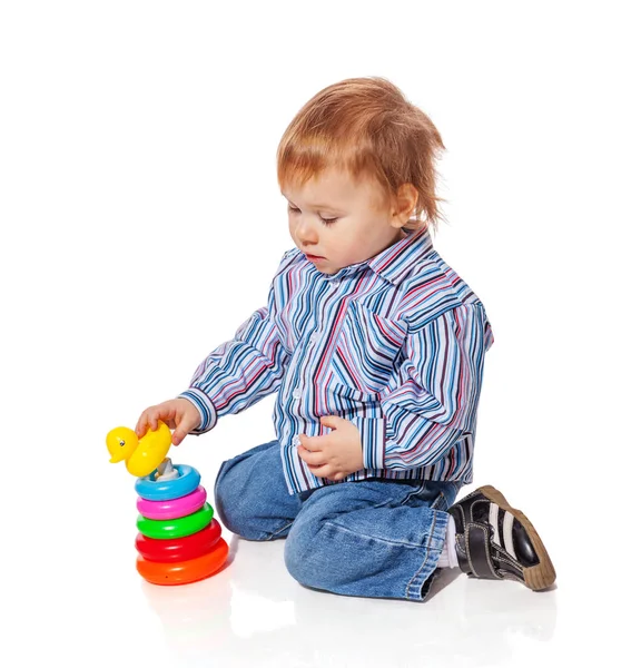 Tímido niño jugando — Foto de Stock