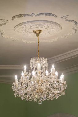 Büyük avize portre