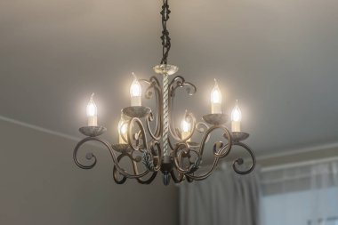 Büyük avize portre