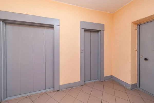 Moderne lift deuren — Stockfoto