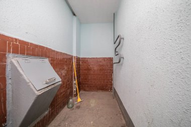 Apartmanın Çöp öğütücü, çöp oluğu