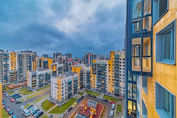 Nuevos Edificios Residenciales Modernos Con Ventanas Iluminadas Los Suburbios Nocturnos —  Fotos de Stock