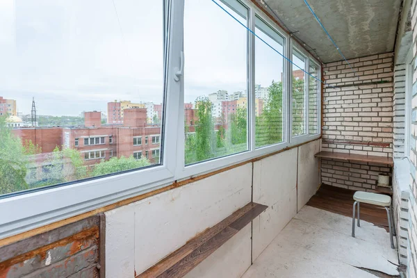 Kleine Oude Gemeenschappelijke Open Balkon Interieur Hoge Residentiële Appartement Gebouw — Stockfoto