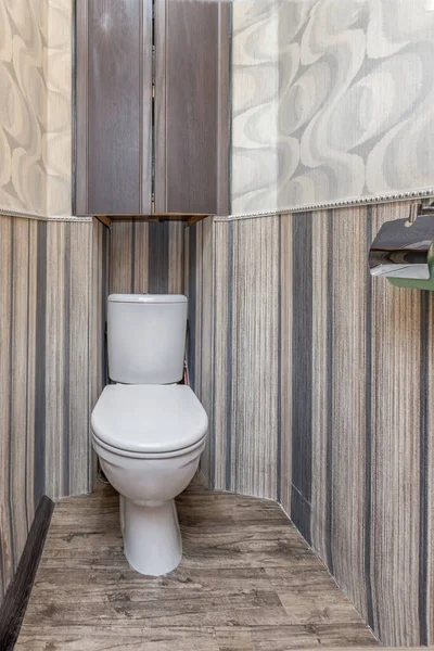 Toaletní Mísa Malé Koupelně Koupelna Béžovou Výzdobou Podlahou — Stock fotografie